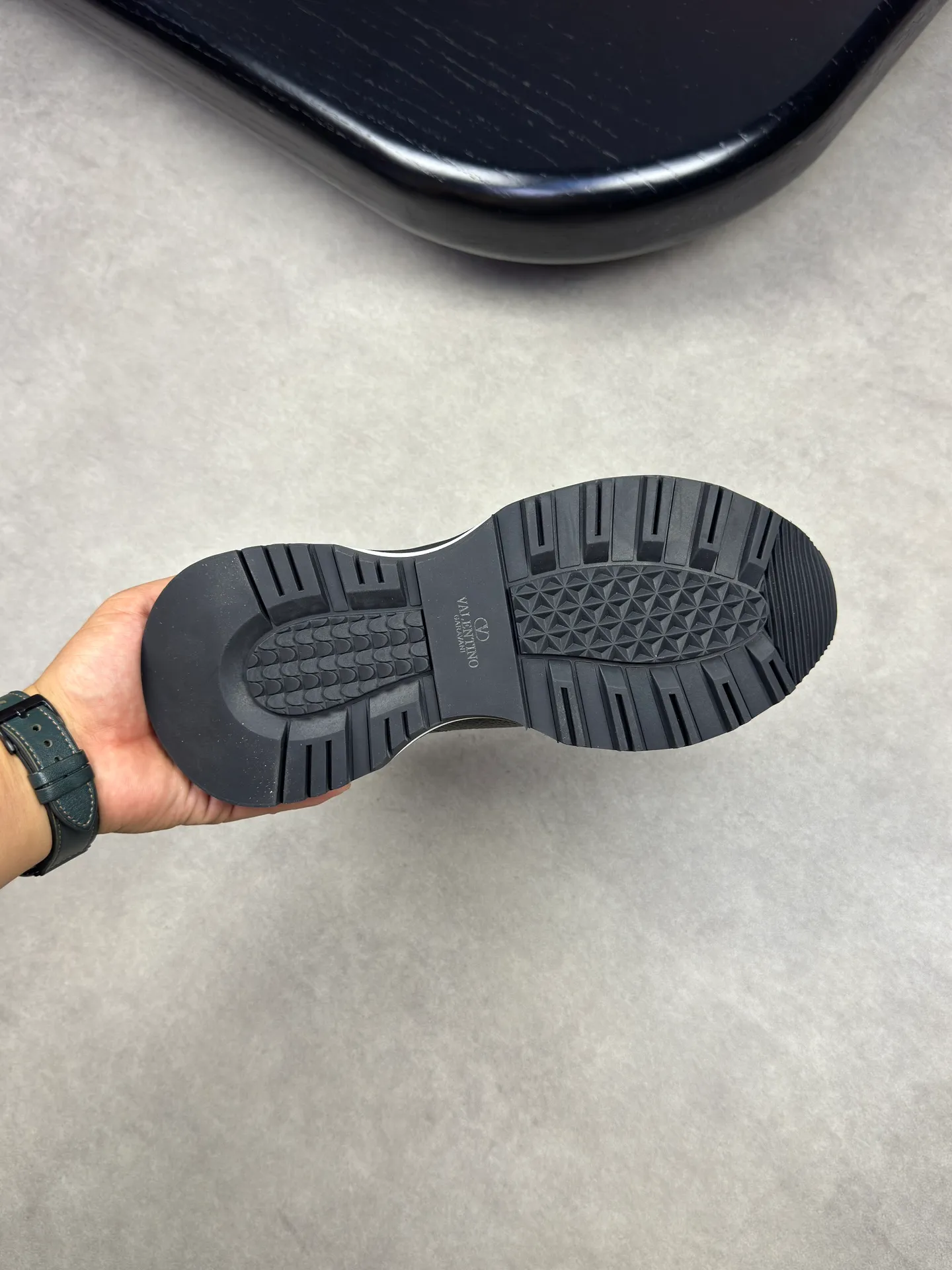 [VALENTINO] Valentino men's shoes 💰500💰 - High-end quality original order - Upper: 🔝 Nappa calf leather, tumbled calf leather, sewn brand plastic totem - Lining: brand mesh canvas, foot pad; water-dyed cow leather - Outsole: multi-color wear-resistant velvet·rubber; combined molded outsole -Super high quality control·Fine workmanship: highlighted (high-end·luxury·grade) -Size :38-44 (45 can be customized)·3300